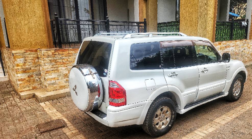 A picture of 2005 expat owned Pajero very low mileage
