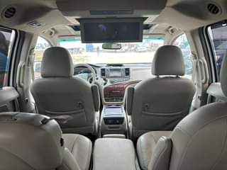 A picture of 2012 TOYOTA SIENNA