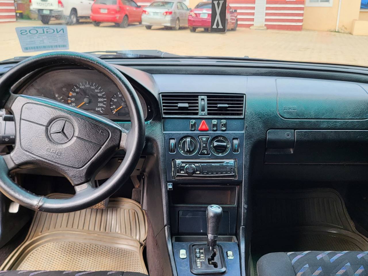A picture of C230 Mercedes Benz