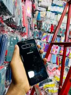 A picture of Samsung S10 plain