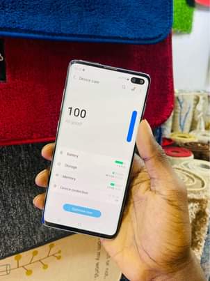 A picture of Samsung s10plus 500k