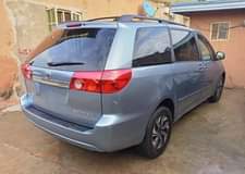 A picture of Clean Nigerian Used Blue Toyota Sienna 2007