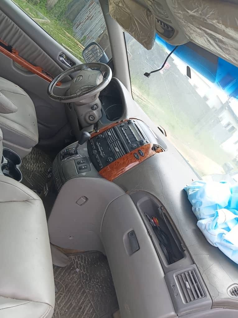 A picture of Toyota Sienna XLE 2007 few months registered