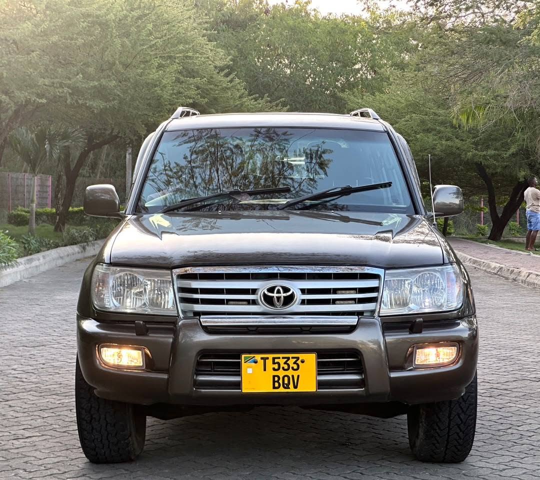 A picture of 2001 TOYOTA LANDCRUISER VX LIMITED AMAZON BQV Make Toyota Model