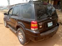 A picture of Ford Escape 2005 model for sale Sound untouched engine and