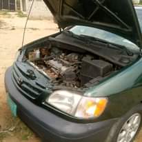 A picture of Toyota sienna 2002 Perfect engine and gear Buy and travel