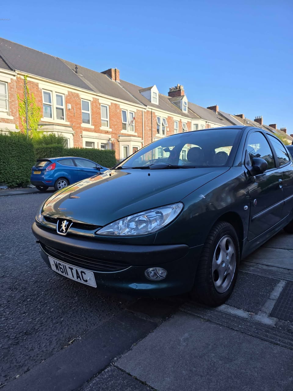 A picture of 2000 Peugeot 206