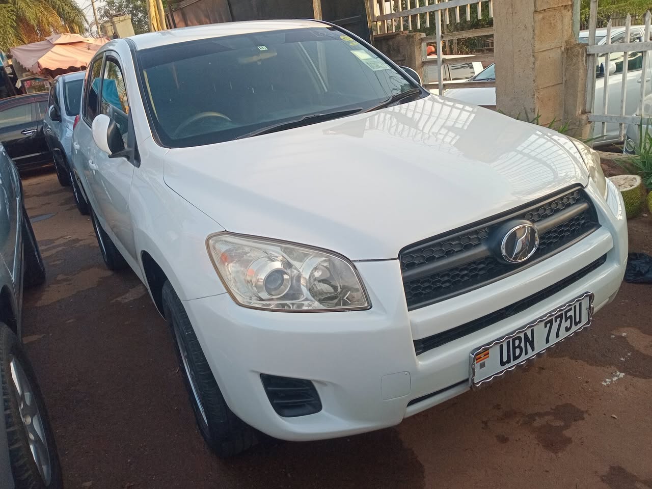 A picture of TOYOTA RAV4 2010 MODEL