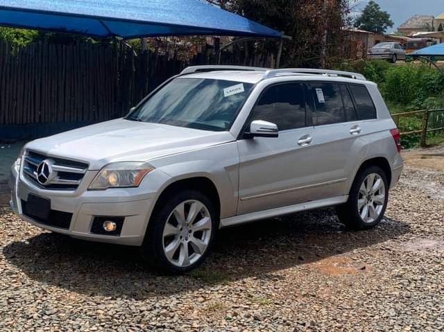 A picture of Distress sales Mercedes Benz Glk350 Non4matic Full2010 11model Ac everything