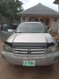 A picture of 2003 highlander 3 2