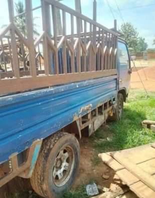A picture of 1998 Toyota Cabstar 8508555