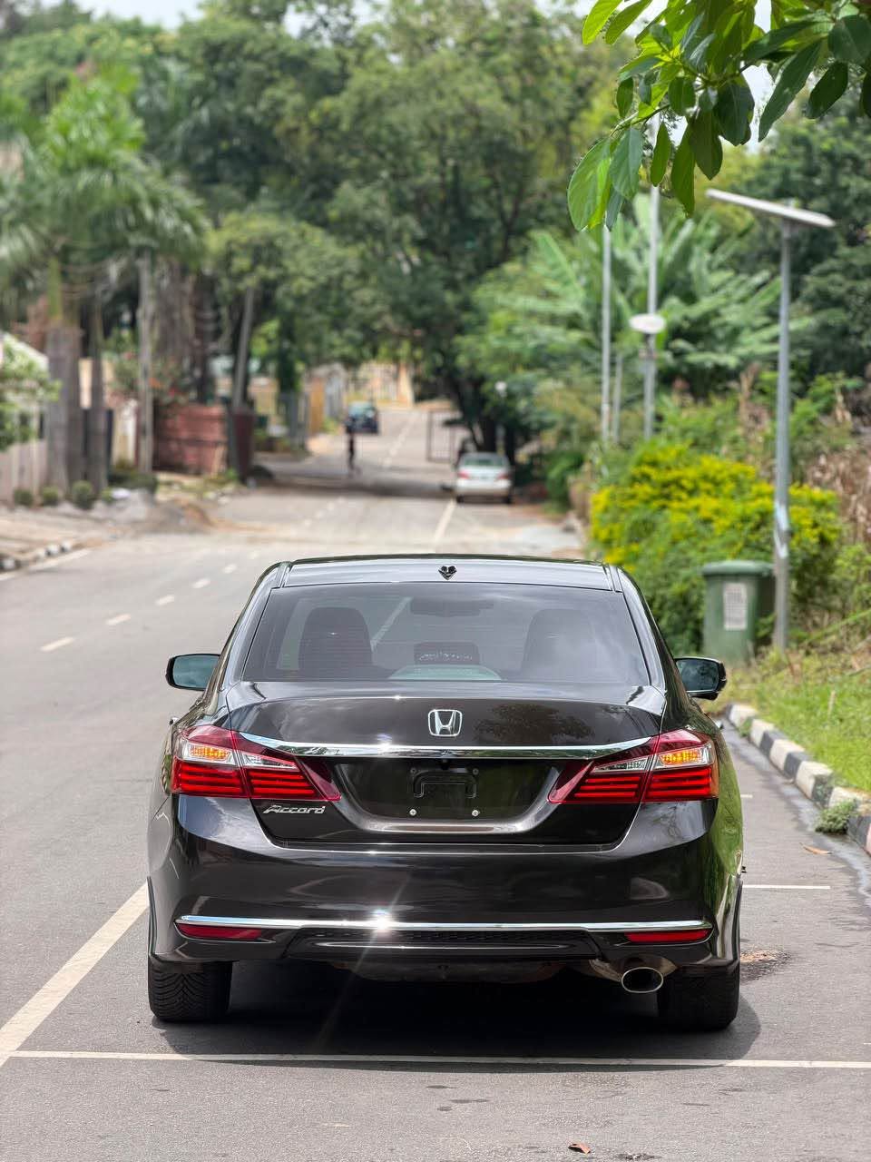 A picture of FOREIGN USED 2017 HONDA ACCORD EXL V4