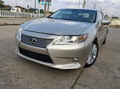 A picture of FOREIGN USED ES350 FULL OPTION 2015