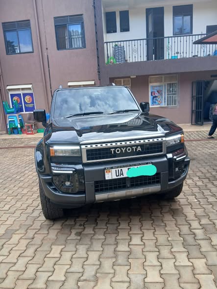 A picture of Available Uhs 16m 0702549830
