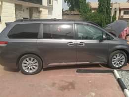 A picture of Toyota sienna 013 keyless Neatly used Price 8 9m Location