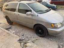 A picture of Toyota sienna 2001