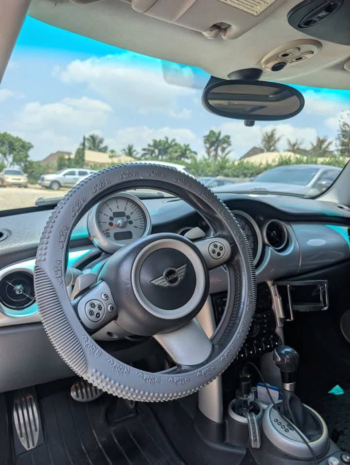 A picture of MINI COOPER