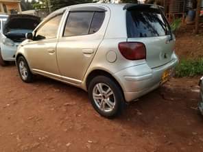 A picture of Toyota vitz 2001 model 1000cc 11 million Call 0757953488