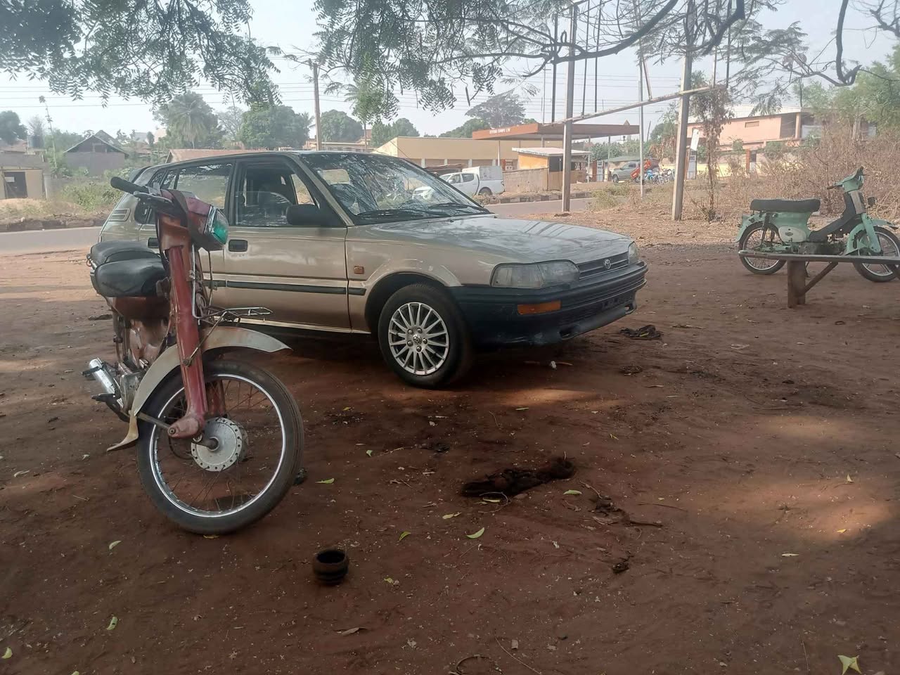 A picture of Toyota Corolla first lady very sound body and engine no