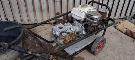 A picture of pressure washer