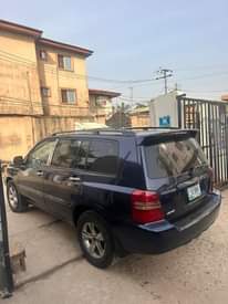 A picture of 2004 Toyota highlander