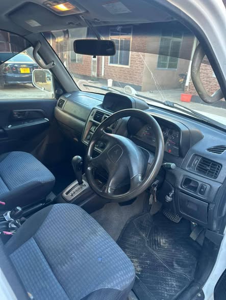 A picture of Mitsubishi Pajero GDI AZ Cc 1800 Full a c Full
