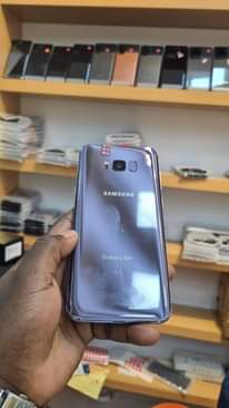 A picture of UK used original phones