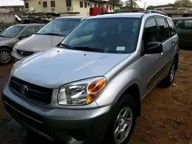 A picture of URGENT SERIOUS BUYERS ONLY Toyota RAV4 Year 2005 No mechanical