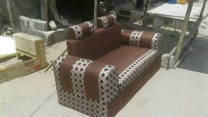 A picture of Nauza sofa na kubadilisha Vita mbaa