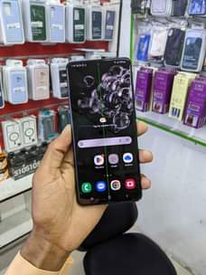 A picture of SAMSUNG GALAXY S20 ULTRA
