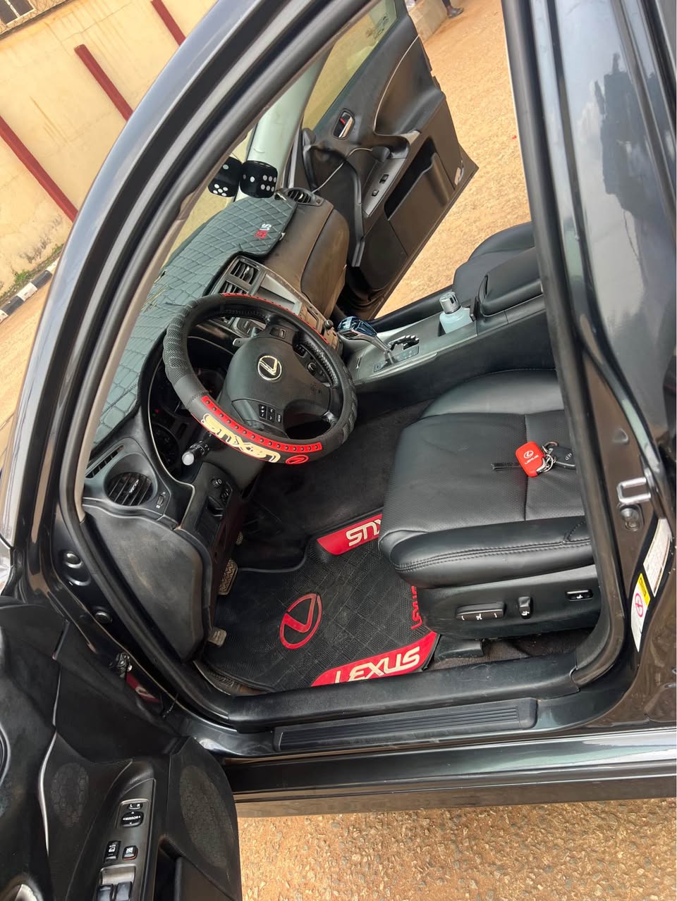 A picture of Lexus is250 08122733790