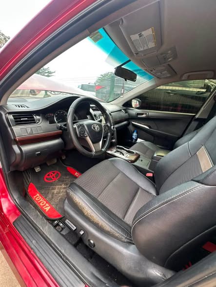 A picture of TOYOTA CAMRY 2012 RED