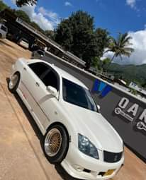 A picture of TOYOTA CROWN