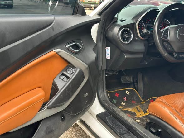 A picture of Chevrolet Camaro V6 2016 Model