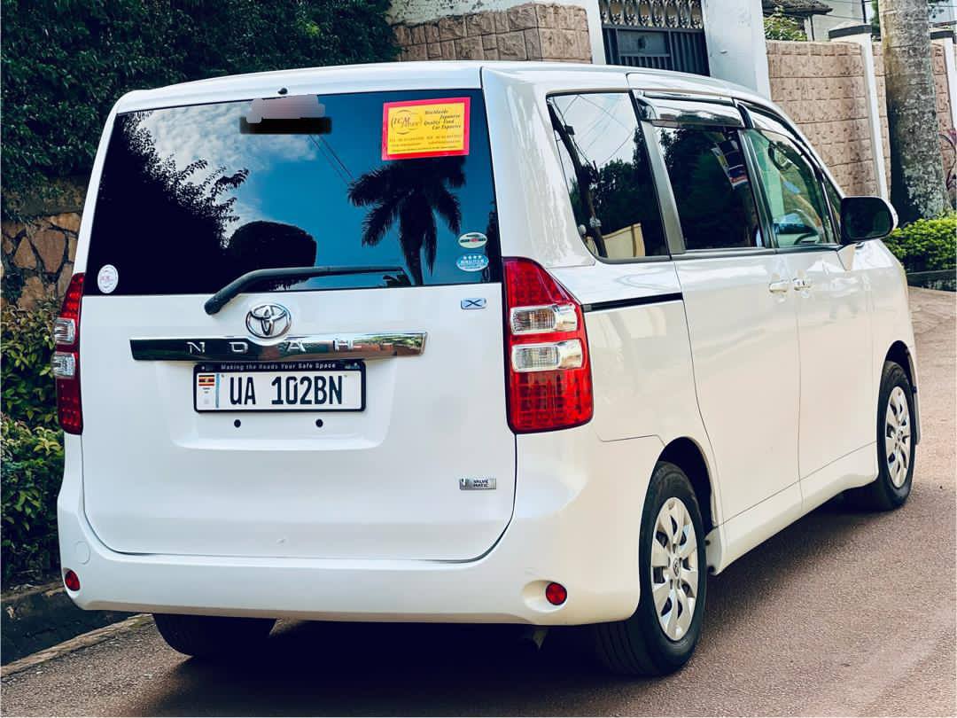 A picture of TOYOTA NOAH 2012 42M NEGOTIABLE 0706717170