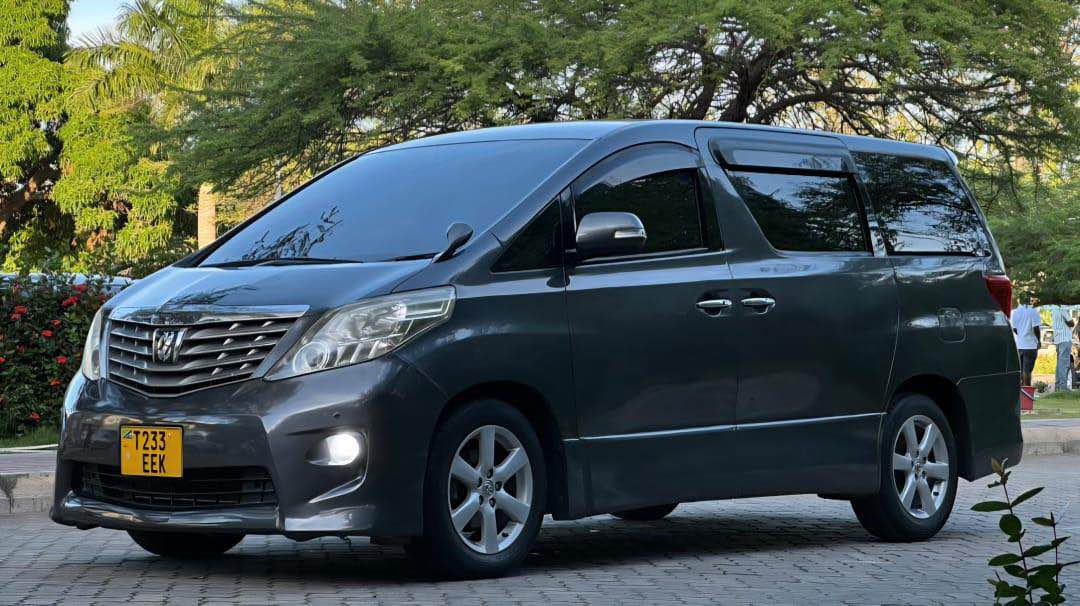 A picture of Bei 24 8Milion TOYOTA ALPHARD EEK Year 2010 Engine 2AZ