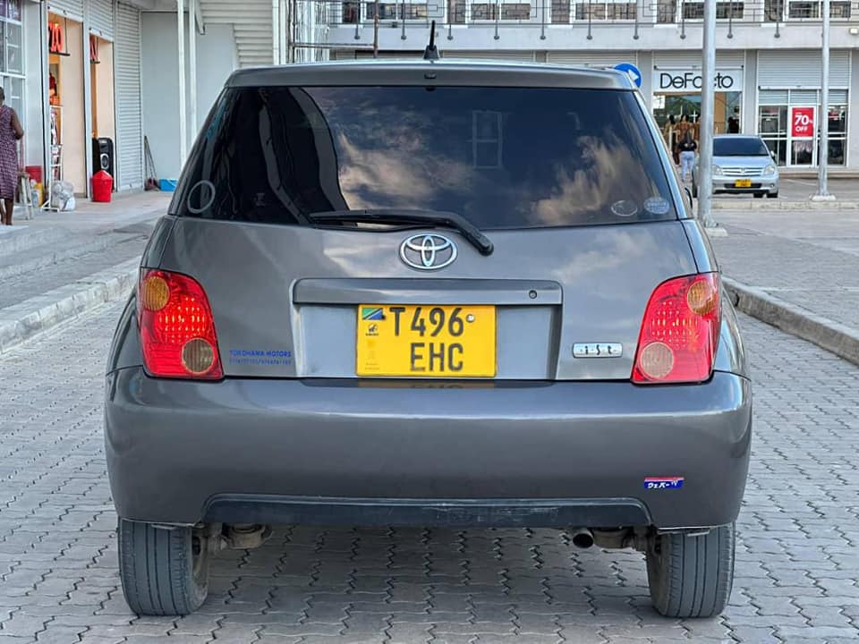A picture of Toyota ist EHC Cc 1290 Year 2005 Low mileage Android