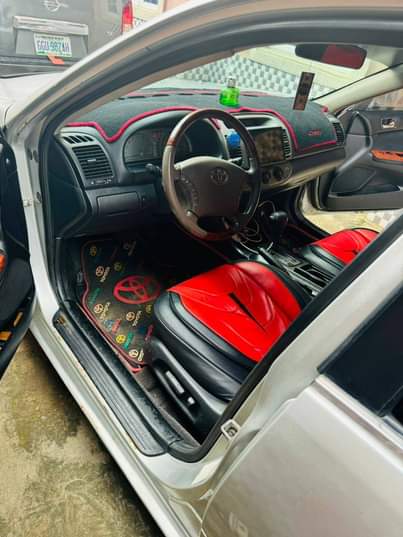 A picture of 6 plugs lover we have this Neatly used 2005 Camry