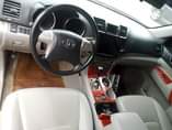 A picture of Toyota Highlander 2012