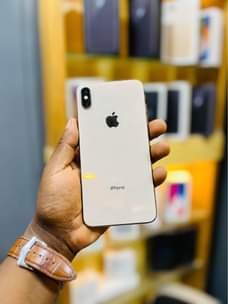 A picture of Iphone XS max64GB No Fcae 480 000