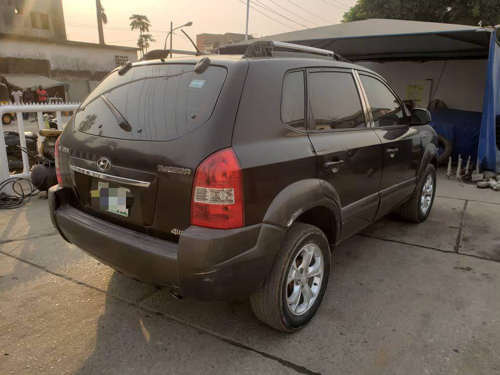 A picture of Quick deal Hyundai Tucson 2006 Model Naija used. Absolutely nothing