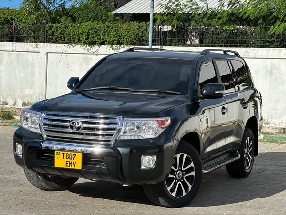 A picture of TOYOTA LAND CRUISER 200 Series