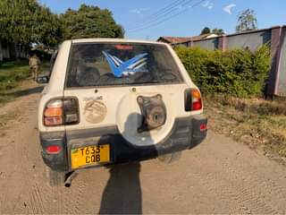 A picture of Rav 4 nzuri sana Engine safi Gearbox safi Bei 4.8ml