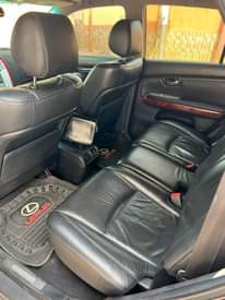 A picture of Lexus Rx330 black
