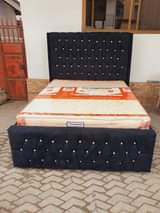 A picture of NAUza kitanda 5 6 bed sofa mbao ngum Bei 220