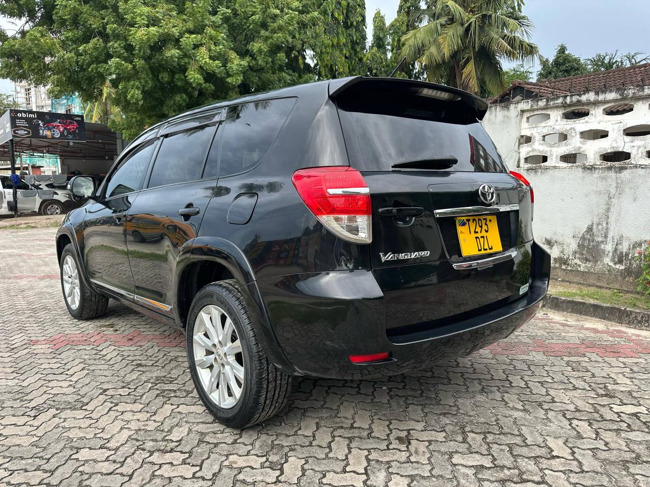 A picture of Price 26M 2557 69617116 TOYOTA VANGUARD YEAR 2012 2 360cc