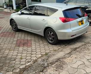 A picture of Toyota caldina 2004 5