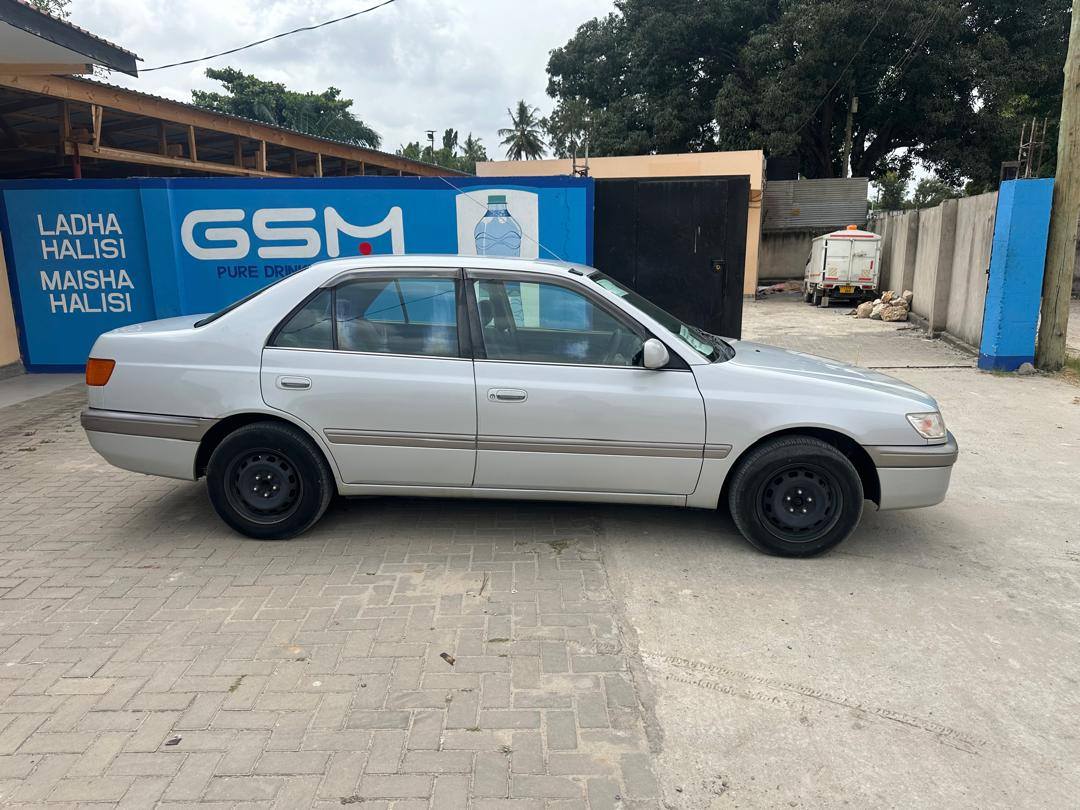 A picture of TOYOTA PREMIO OLD