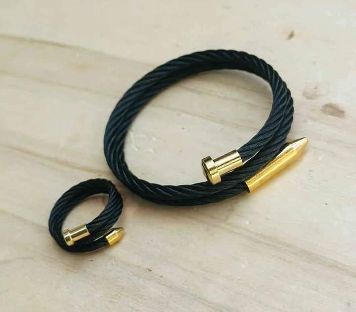 A picture of BRACELET AND PETE