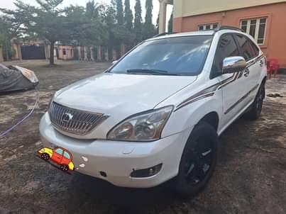 A picture of Lexus RX330 2006 model